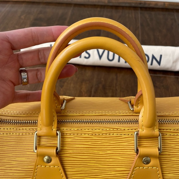 Louis Vuitton Speedy 25 in Yellow Epi Leather - Picture 11 of 14